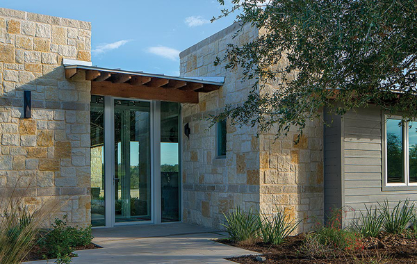 Regional Limestone Creates Texas Ranch Retreat
