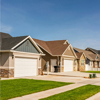 Builder confidence edges up even as market risk concerns rise