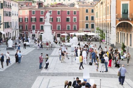 Update with new photos: The creative marble summer “White Carrara” is taking place for the 9th time (through September 28, 2025)